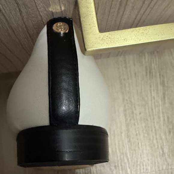 Bandolino Black and White Flats - Picture 2 of 6